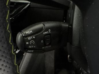 Peugeot E-208 50kWh GT (7kW Charger) (136 ps) - LED - REVERSE CAM - NAV