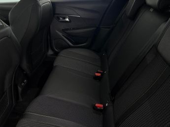 Peugeot E-208 50kWh GT (7kW Charger) (136 ps) - LED - REVERSE CAM - NAV