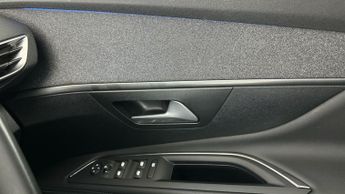 Peugeot 3008 1.2 PureTech Allure Premium EAT (130 ps) - REVERSE CAM - NAV - B