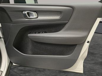 Volvo XC40 Recharge Twin 78kWh AWD (408 ps) - CRUISE - HALF LEATHER - 19IN 