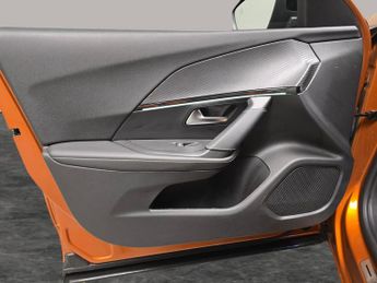 Peugeot E-2008 50kWh GT (7kW Charger) (136 ps) - LED - REVERSE CAM - NAV