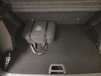 Peugeot E-2008 50kWh GT (7kW Charger) (136 ps) - LED - REVERSE CAM - NAV