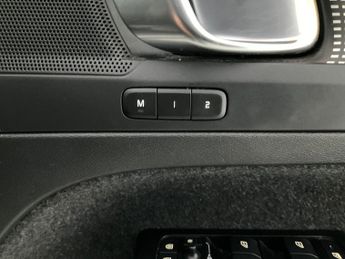 Volvo XC40 1.5h T5 Twin Engine Recharge 10.7kWh R-Design Pro Plug-in (262 p