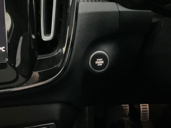 Volvo XC40 1.5h T5 Twin Engine Recharge 10.7kWh R-Design Pro Plug-in (262 p