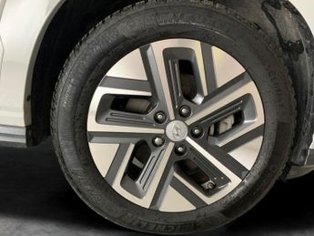 Hyundai Kona 64kWh Premium (10.5kW Charger) (204 ps) - LED - REVERSE CAM - NA