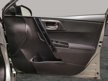 Toyota Auris 1.8 VVT-h Icon Tech CVT (136 ps) - BLUETOOTH - CRUISE - AIR CON