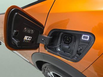 Peugeot E-2008 50kWh GT (7kW Charger) (136 ps) - LED - REVERSE CAM - NAV
