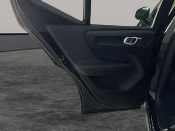 Volvo XC40 1.5h T5 Twin Engine Recharge 10.7kWh R-Design Pro Plug-in (262 p