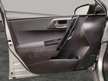 Toyota Auris 1.8 VVT-h Icon Tech CVT (136 ps) - BLUETOOTH - CRUISE - AIR CON