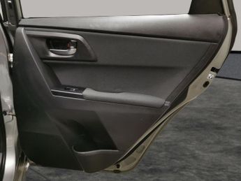 Toyota Auris 1.8 VVT-h Icon Tech CVT (136 ps) - BLUETOOTH - CRUISE - AIR CON