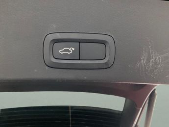 Volvo XC40 1.5h T5 Twin Engine Recharge 10.7kWh R-Design Pro Plug-in (262 p