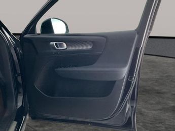 Volvo XC40 1.5h T5 Twin Engine Recharge 10.7kWh R-Design Pro Plug-in (262 p