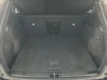 Volvo XC40 1.5h T5 Twin Engine Recharge 10.7kWh R-Design Pro Plug-in (262 p