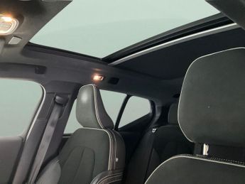 Volvo XC40 1.5h T5 Twin Engine Recharge 10.7kWh R-Design Pro Plug-in (262 p