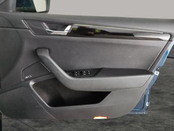 Skoda Superb 2.0 TSI Laurin & Klement DSG (220 ps) - KEYLESS ENTRY - PARK ASS