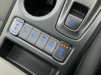 Hyundai Kona 64kWh Ultimate (10.5kW Charger) (204 ps) - HEAT AND COOL SEATS