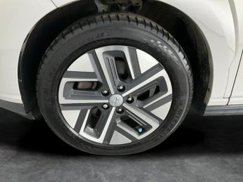 Hyundai Kona 64kWh Ultimate (10.5kW Charger) (204 ps) - HEAT AND COOL SEATS