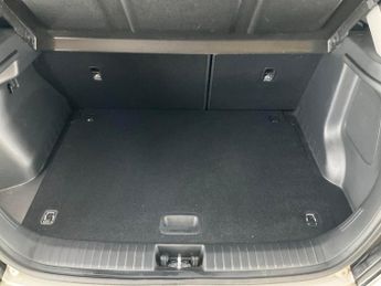 Hyundai Kona 64kWh Ultimate (10.5kW Charger) (204 ps) - HEAT AND COOL SEATS