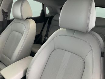 Hyundai Kona 64kWh Ultimate (10.5kW Charger) (204 ps) - HEAT AND COOL SEATS