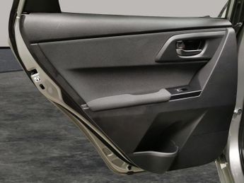 Toyota Auris 1.8 VVT-h Icon Tech CVT (136 ps) - BLUETOOTH - CRUISE - AIR CON