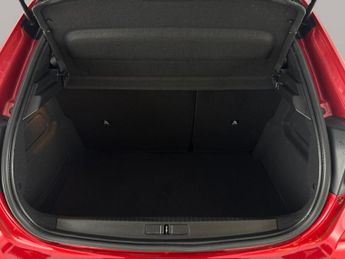 Peugeot E-208 50kWh GT (7kW Charger) (136 ps) - LED - REVERSE CAM - NAV