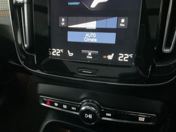 Volvo XC40 1.5h T5 Twin Engine Recharge 10.7kWh R-Design Pro Plug-in (262 p