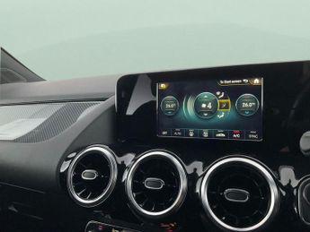 Mercedes-Benz GLA 1.3 GLA200 AMG Line 7G-DCT (163 ps) - HEATED SEATS - ALCANTARA