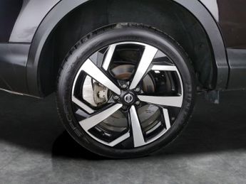 Nissan Qashqai 1.3 DIG-T N-Motion DCT (160 ps) - REVERSE CAM - NAV - HEATED LEA