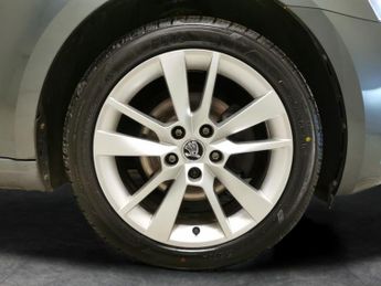 Skoda Octavia 1.4 TSI SE L DSG (150 ps) - CRUISE - AIR CON - SD CARD MEDIA INP