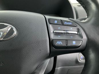 Hyundai Kona 64kWh Premium (10.5kW Charger) (204 ps) - HEATED SEATS - HEATED 