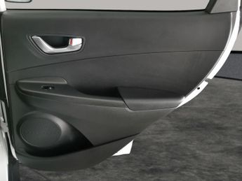 Hyundai Kona 39kWh SE Connect (10.5kW Charger) (136 ps) - LED - REVERSE CAM -