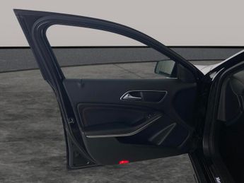 Mercedes-Benz GLA 2.1 GLA220d AMG Line (Premium) 7G-DCT 4MATIC (170 ps) - KEYLESS-