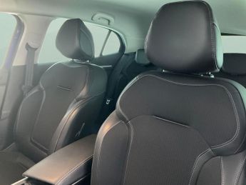 Renault Megane 1.6 E-TECH 9.8kWh Iconic Plug-in (160 ps) - CRUISE - HALF LEATHE