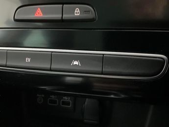 Renault Megane 1.6 E-TECH 9.8kWh Iconic Plug-in (160 ps) - CRUISE - DRIVING MOD