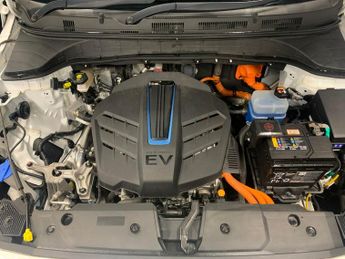 Hyundai Kona 39kWh SE Connect (10.5kW Charger) (136 ps) - LED - REVERSE CAM -