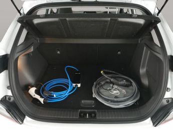 Hyundai Kona 39kWh SE Connect (10.5kW Charger) (136 ps) - LED - REVERSE CAM -
