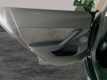 Tesla Model Y (Dual Motor) Long Range 4WDE (384 bhp) - REVERSE CAM - NAV - LEA