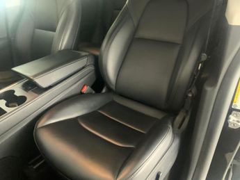 Tesla Model Y (Dual Motor) Long Range 4WDE (384 bhp) - REVERSE CAM - NAV - LEA