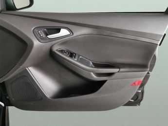 Ford Focus 1.5 TDCi ST-Line Powershift (120 ps) - WIFI - BLUETOOTH - CRUISE