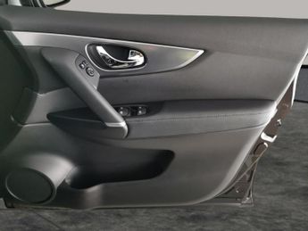 Nissan Qashqai 1.3 DIG-T N-Motion DCT (160 ps) - REVERSE CAM - NAV - HEATED LEA