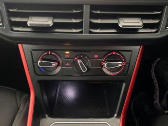 Volkswagen Polo 2.0 TSI GTI DSG (207 ps) - AUTO HEADLIGHTS - SPORTS SEATS - USB 