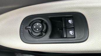 Fiat 500e 42kWh La Prima (118 ps) - SPEED LIMIT RECOG - AIR CON - KEYLESS 