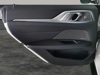 BMW i4 40 83.9kWh M Sport Gran Coupe eDrive (340 ps) - BMW NAVIGATION P