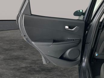 Hyundai Kona 64kWh Premium (10.5kW Charger) (204 ps) - HEATED SEATS - HEATED 