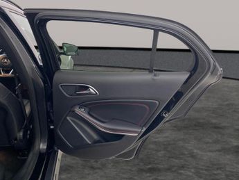 Mercedes-Benz GLA 2.1 GLA220d AMG Line (Premium) 7G-DCT 4MATIC (170 ps) - KEYLESS-