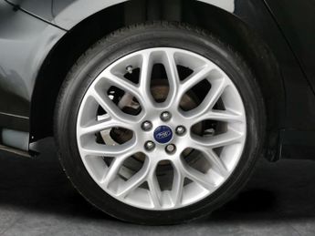 Ford Focus 1.5 TDCi ST-Line Powershift (120 ps) - WIFI - BLUETOOTH - CRUISE