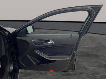 Mercedes-Benz GLA 2.1 GLA220d AMG Line (Premium) 7G-DCT 4MATIC (170 ps) - KEYLESS-