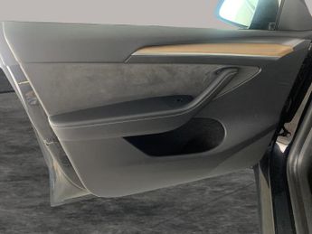 Tesla Model Y (Dual Motor) Long Range 4WDE (384 bhp) - REVERSE CAM - NAV - LEA