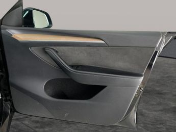 Tesla Model Y (Dual Motor) Long Range 4WDE (384 bhp) - REVERSE CAM - NAV - LEA