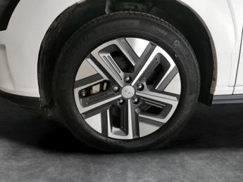 Hyundai Kona 39kWh SE Connect (10.5kW Charger) (136 ps) - LED - REVERSE CAM -